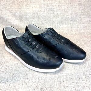 Kizik Atlanta step in hands free slip on sneakers shoes size 8.5 black leather